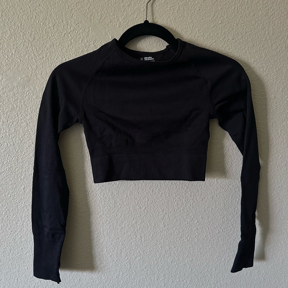 Black workout top